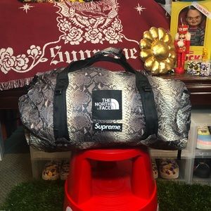 Supreme The North Face Flyweight Duffle Bag Black